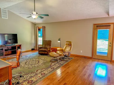 512 Thompson Ln, Mitchell, IN 47446 photo 2