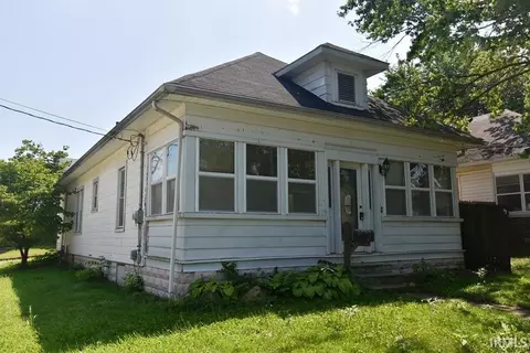 1059 N Clay St, Frankfort, IN 46041