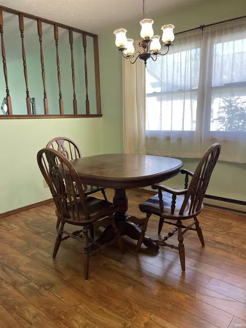 818 W Oak St, Mitchell, IN 47446 photo 3