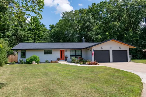 56176 Riverdale Dr, Elkhart, IN 46514