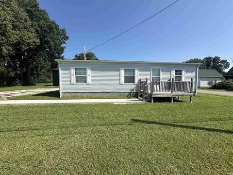 230 SE 6th St, Linton, IN 47441