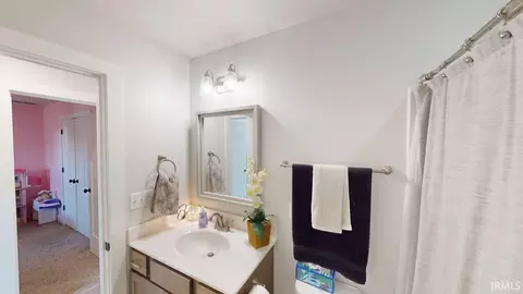 Bath - 504 Ridgeway Ct, Ferdinand, IN 47532 photo 3 of 3