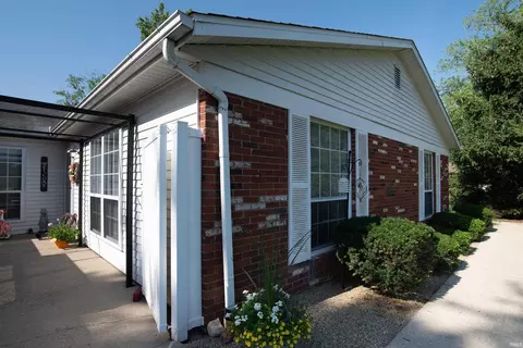 1131 E Carnaby St, Bloomington, IN 47401 photo 1