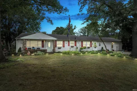 17572 Parker Dr, South Bend, IN 46635