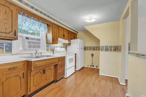305 E High St, Garrett, IN 46738 photo 5