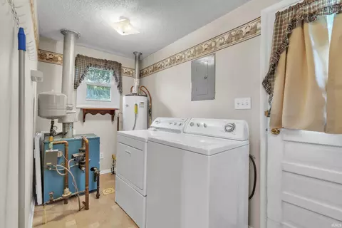 305 E High St, Garrett, IN 46738 photo 16