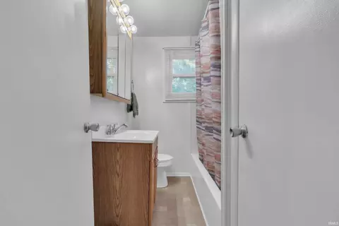 305 E High St, Garrett, IN 46738 photo 9