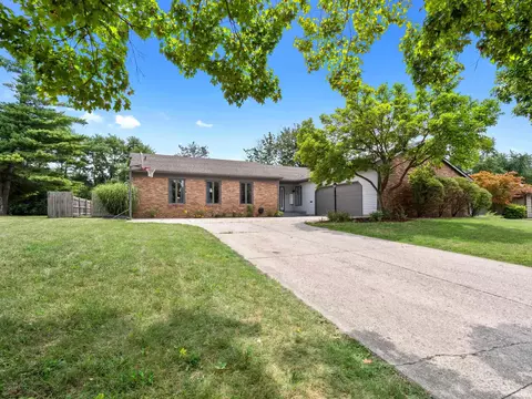 727 Old Farm Cir, Fort Wayne, IN 46807