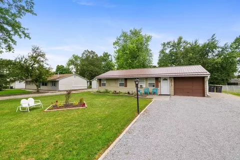 2013 Lathrop Dr, Fort Wayne, IN 46808