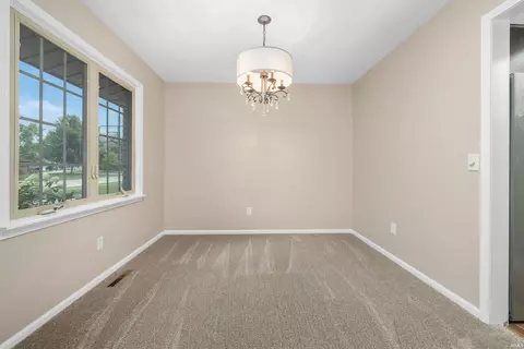 415 Duryea Dr, Auburn, IN 46706 photo 6