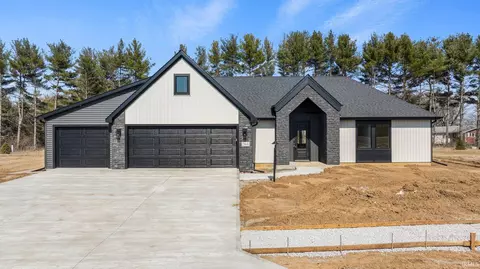 366 Keltic Pines Blvd, Huntertown, IN 46748