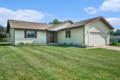 1794 E Springfield Dr, Warsaw, IN 46582
