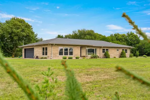 10966 S Bouse Dr, Silver Lake, IN 46982