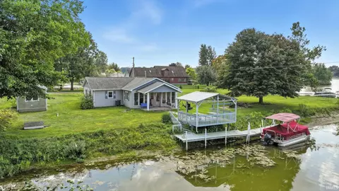 160 Ln 160a Turkey Lk, Hudson, IN 46747