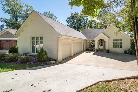 2826 E Pointe Cove Rd, Bloomington, IN 47401
