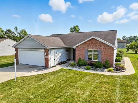 1726 Lathrop Dr, Fort Wayne, IN 46808