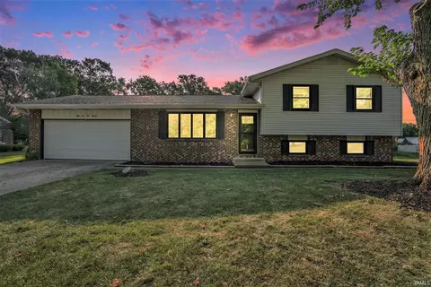 52220 Country Acres Dr, Elkhart, IN 46514