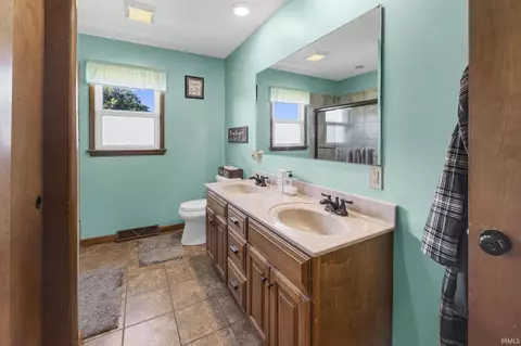 Bath - 1486 Gregory Ln, Jasper, IN 47546 photo 1 of 1