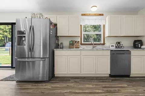 Kitchen - 1486 Gregory Ln, Jasper, IN 47546 photo 3 of 3