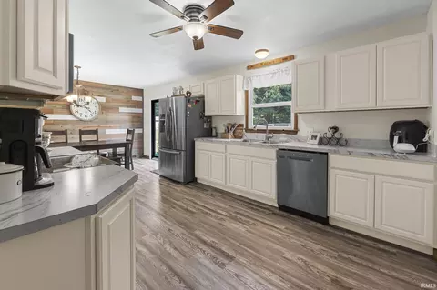 Kitchen - 1486 Gregory Ln, Jasper, IN 47546 photo 2 of 3