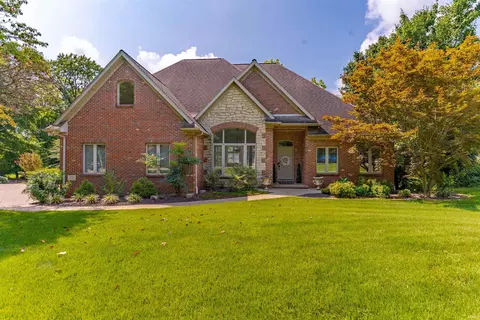 701 Cobblestone Dr, Evansville, IN 47715