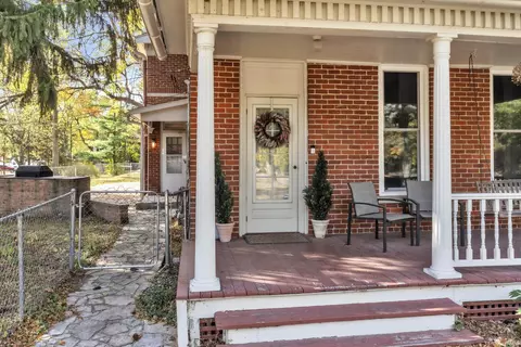 2444 Sandpoint Rd, Fort Wayne, IN 46809