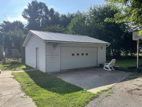 321 Grant St, Lagrange, IN 46761 photo 2