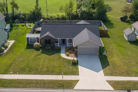 1526 Waynedale Dr, Garrett, IN 46738