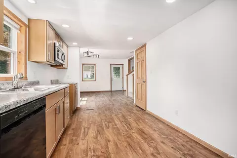 310 E Main St, Larwill, IN 46764 photo 7