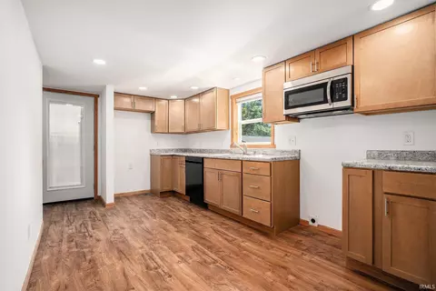 310 E Main St, Larwill, IN 46764 photo 8