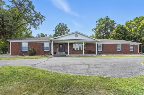 1060 E Wildwood Dr, Columbia City, IN 46725
