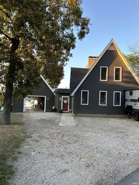 295 E Shore Dr, Geneva, IN 46740