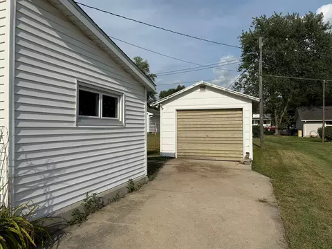 Exterior - 490 S Center St, Waterloo, IN 46793 photo 3 of 10