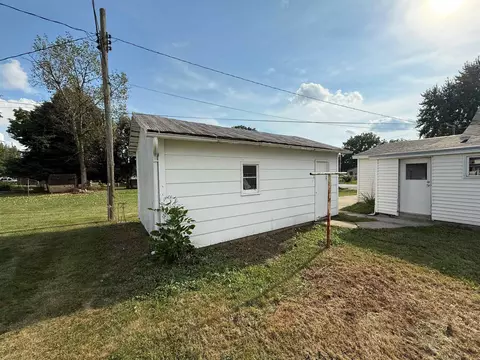 Exterior - 490 S Center St, Waterloo, IN 46793 photo 5 of 10