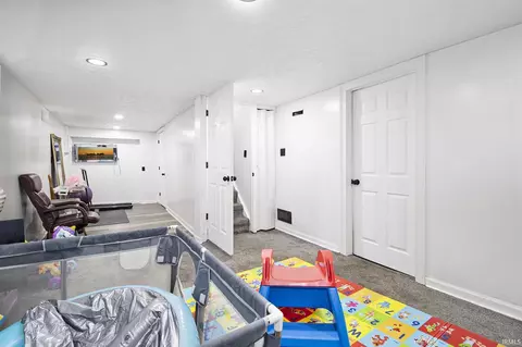 Entry Way - 1913 E Fox St, South Bend, IN 46613 photo 2 of 2