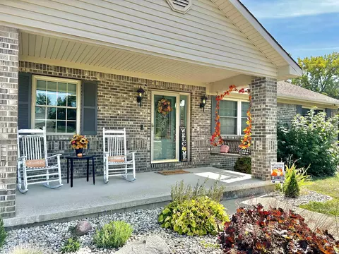 815 S Southwest Dr, Fairmount, IN 46928