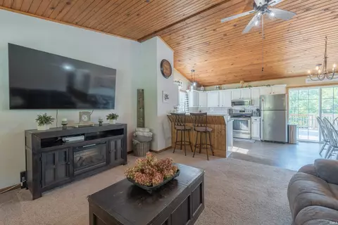 656 Hayes Rd, Bedford, IN 47421 photo 6
