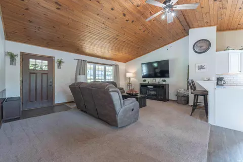 656 Hayes Rd, Bedford, IN 47421 photo 7