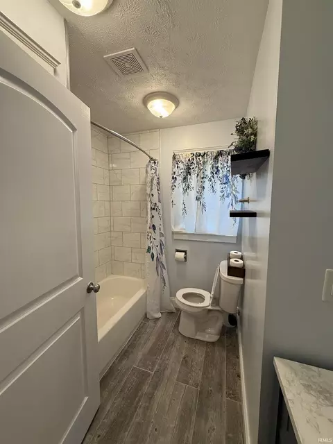 Bath - 2711 Eastern Ave, Bedford, IN 47421 photo 1 of 1