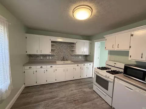 Kitchen - 2711 Eastern Ave, Bedford, IN 47421 photo 1 of 2