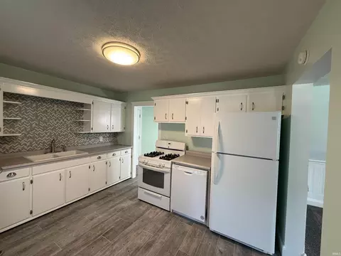 Kitchen - 2711 Eastern Ave, Bedford, IN 47421 photo 2 of 2