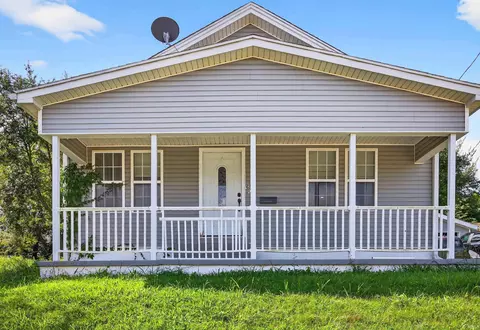 607 S Oak St, Paoli, IN 47454
