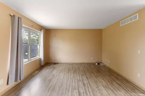 Living - 704 Aster Ct, Bourbon, IN 46504 photo 1 of 4