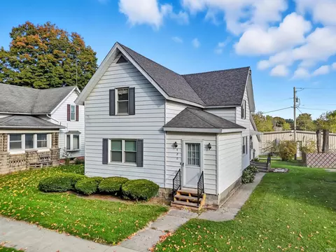 420 W Maple St, Waterloo, IN 46793 photo 2