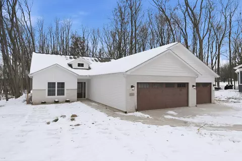 252 Lane 650 A Snow Lk, Fremont, IN 46737