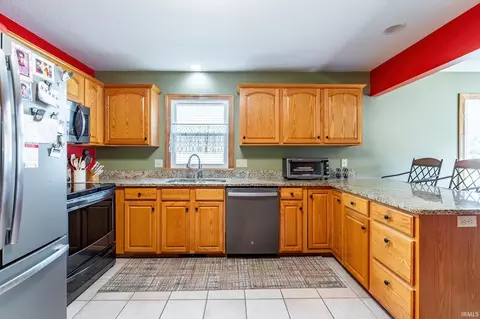 Kitchen - 9613 Shellbrook Dr, Fort Wayne, IN 46835 photo 2 of 3