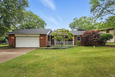 1909 Ironwood Dr, Warsaw, IN 46580
