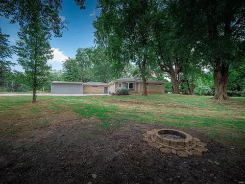 8231 Maple Ln, Evansville, IN 47725