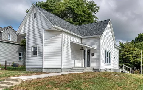 311 W Columbia St, Oakland City, IN 47660