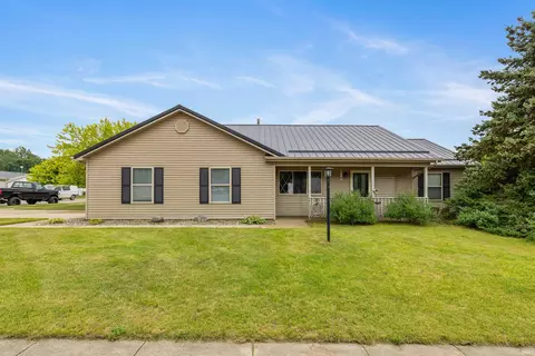 421 Manahan Dr, Angola, IN 46703